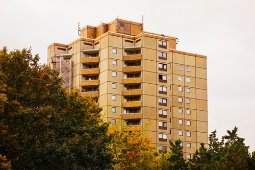 Kondenzációs kazán kéménybélelés régi társasházakban – hogyan oldható meg biztonságosan és hatékonyan?